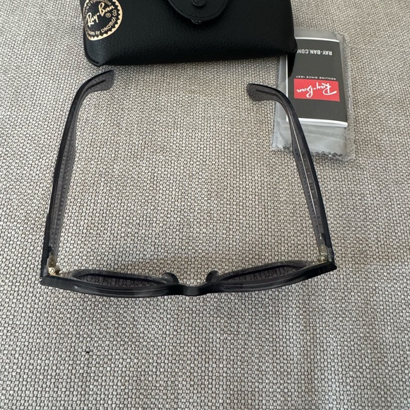 Ray-Ban Classic Black Sunglasses with Case main image 4